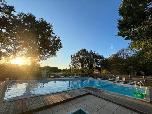 Saint-Aubin-de-Nabirat House | Cozy Gite for 5 with Pool & Pet-Friendly Amenities