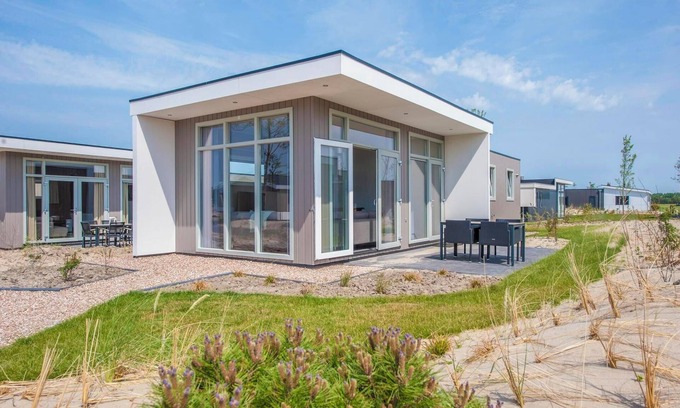 Municipality of Hellevoetsluis House | Cozy 2-Bedroom Chalet with Kitchen & Pet-Friendly Perks
