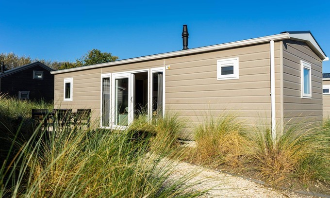 Municipality of Hellevoetsluis House | Cozy 3-Bedroom Chalet with Family and Pet-Friendly Amenities