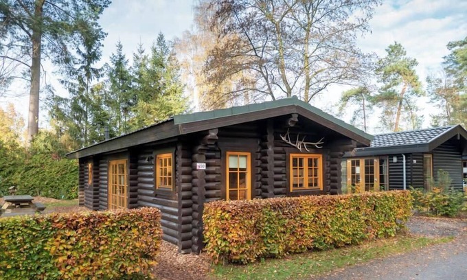 Otterlo House | Cozy 2-Bedroom Chalet with Kitchen & Pet-Friendly Amenities