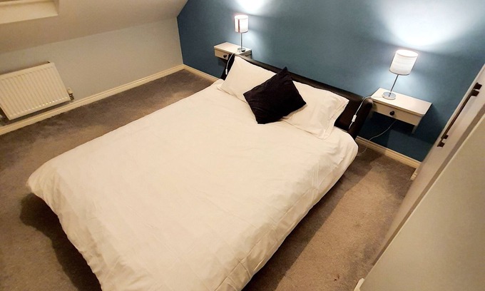 Newport Apartment | Modern 3-Bed Home in Newport Near City Centre