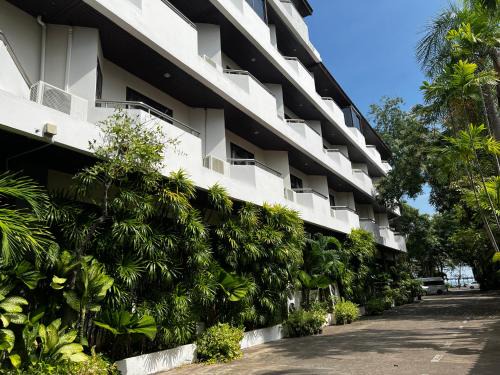 Cha-am Hotel | Family-Friendly N.P.Place Resort & Hotel with Top-Rated Dining