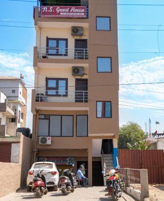 Taj Ganj House | Budget-Friendly Stay at N S Guest House