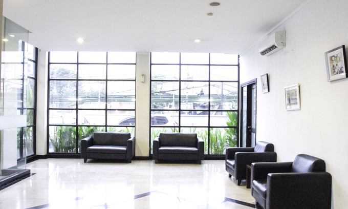 Palmerah Hotel | Budget-Friendly N1 Hotel Tanah Abang with Family Amenities