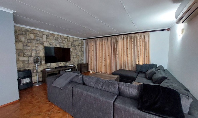 Greater Johannesburg Metropolitan Area House | n2 Private Bedrooms in 3 Bedroom House – Comfortable & Convenient