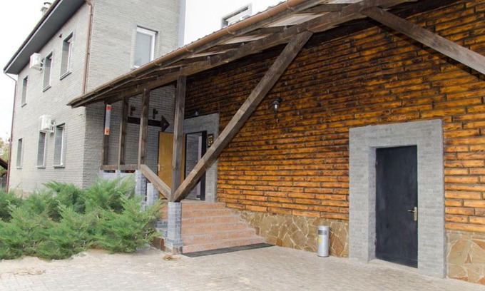 Kharkiv House | Inviting Na Bukovinskoy Guest House with Pool & Breakfast