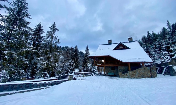 Plavya Villa | Discover Na Gori: Family-Friendly Retreat with Hot Tub