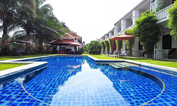 Na Chom Thian Resort | Spacious Na Jomtien 20 Bedroom Resort Near the Beach