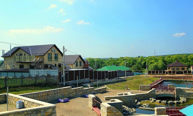 Borovetskoye Hotel | Discover Na Leningradskoy Mini Hotel with Pool & Hot Tub