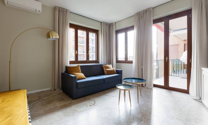 Navigli Apartment | NABA Elegant & Spacious Apt with 3 Balconies