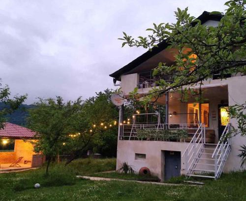 Tsageri Bed & Breakfast | Top-Rated NaBaDa: Family-Friendly with Breakfast & Kitchen