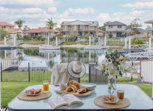 Yamba House | Family-Friendly Getaway at Nabilla Court with Kitchen Access