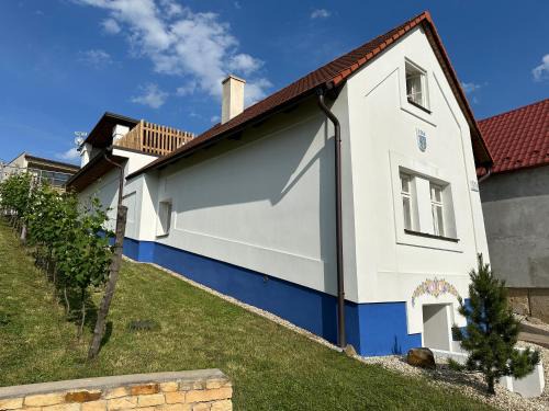 Tupesy House | Family-Friendly Retreat at Nad Slováckým sklípkem, 9.7/10