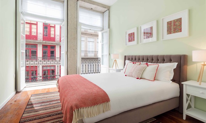 Sao Nicolau Apartment | Explore Faisama Historical 3 Design with Balcony & AC
