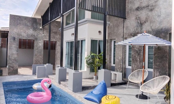 Ranong Villa | Discover Nadda Pool Villa Ranong: Family-Friendly Retreat