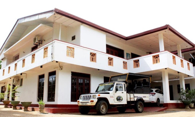 Kataragama Hotel | Budget-Friendly Nadeeka Rest & Safari with Breakfast Included