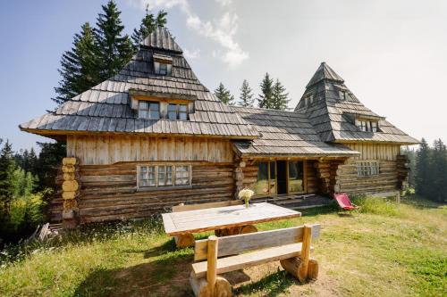 Zabljak Apartment | Experience Nadgora SkyHouse: Rated 9.4 with Hot Tub & Dining