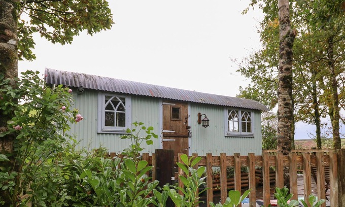 Newcastle-on-Clun Cottage | Cozy NADINE: Pet-Friendly Getaway with Open Fire in Beguildy