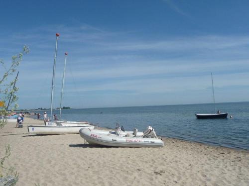Mechelinki House | Seaside Haven: Nadmorski Dom with Restaurant & Kids' Fun