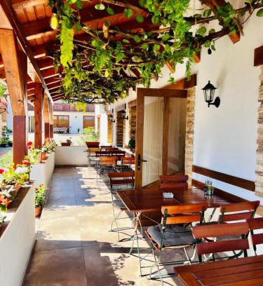 Martinis Bed & Breakfast | Experience Nagy-Homoród Étterem és Panzió: Pet-Friendly Stay