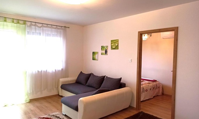 Debrecen Apartment | Exceptional Stay at Nagyerdő - Simonyi út with Hot Tub