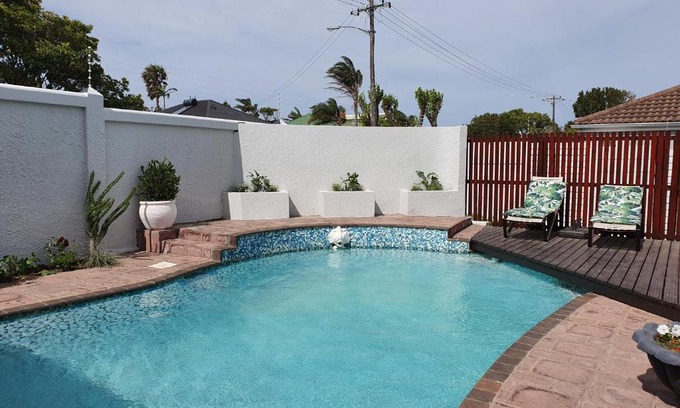 Nahoon Bed & Breakfast | Explore Nahoon Bed & Breakfast with Oceanfront Views