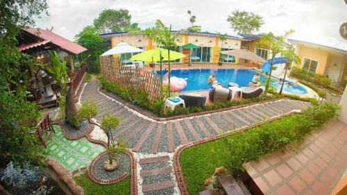 Surat Thani Resort | Relax at Nai C Resort with Pool and Hot Tub Amenities
