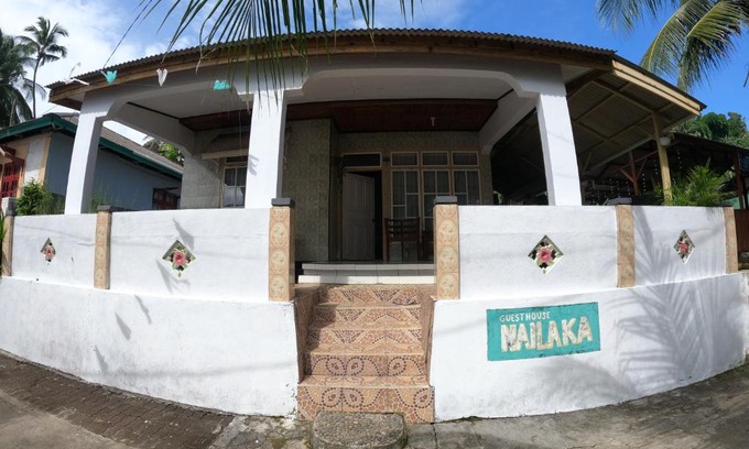 Banda Islands House | Cozy Nailaka Guest House with Pool & Breakfast Included