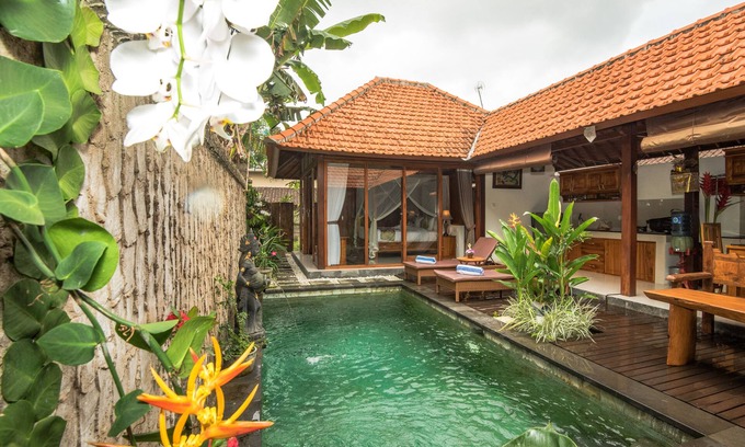 Lodtunduh Villa | Experience Naja Private Villa: Ideal for Families with Pool