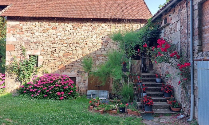 Najac Cottage | Scenic NAJAC GITE with Panoramic Views and Family Amenities