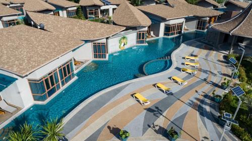 Phu Ruea Hotel | Relaxing Nakaburi Sanctuary Resort & Spa with Pool and Spa