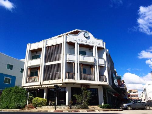 Thani Bed & Breakfast | Budget-Friendly Nakorn De Sukhothai Hip Hotel - Guest Rated 9/10