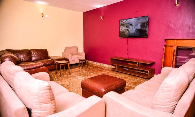 Viwanda House | Pet-Friendly Nakuru House with Hot Tub for Family Fun