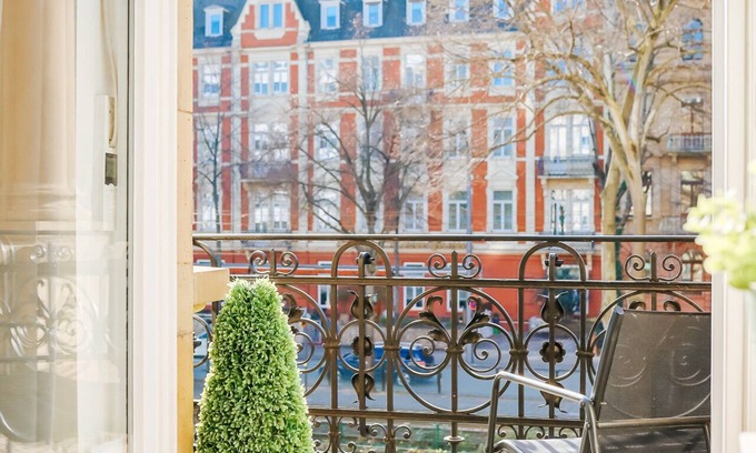 Mannheim Apartment | Experience Namastay! - Elegance with Wasserturm Views