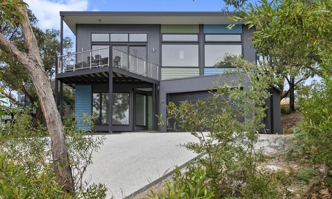 Fairhaven House | Unforgettable Namaste: Ocean Views & Free WiFi Awaits