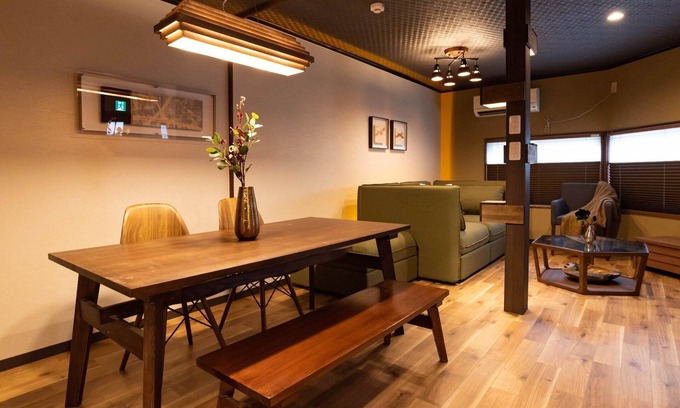 Nishinari House | Stylish Namba Suites: 4 Min from Station, Family-Friendly