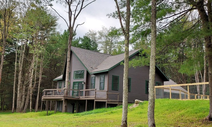 Cooperstown House | Hill Side Country Retreat with Heated Pool Near Dreams Park