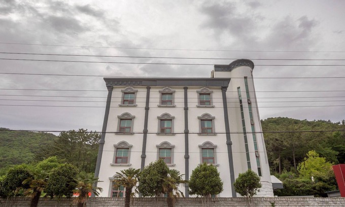 Namhae Hotel | Discover Namhae: Eco-Friendly Family Retreat with Breakfast