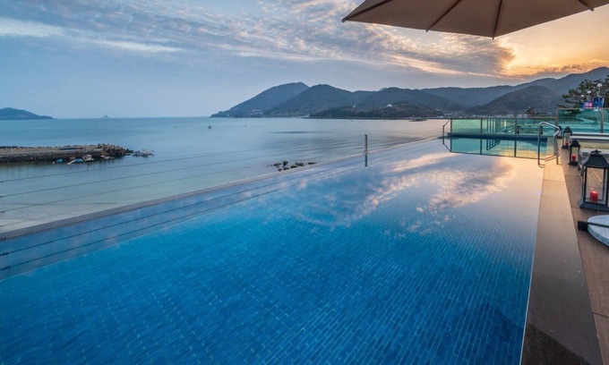 Namhae Hotel | Experience Namhae Lounge 32 Resort B with Pool & Spa