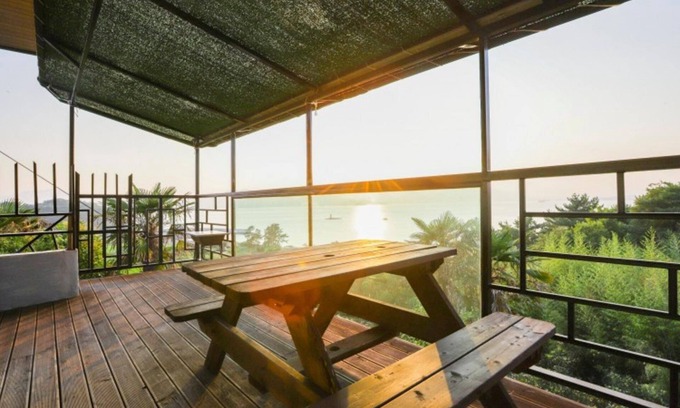 Namhae House | Eco-Friendly Namhae Viking Pension with Breakfast & Kitchen