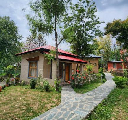 Gunehr Hotel | Relax at Namlang Resort: Oceanfront & Pet-Friendly Haven