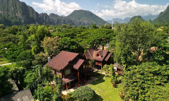 Vang Vieng House | Budget-Friendly Namsong Bridge Bungalows with Great Amenities