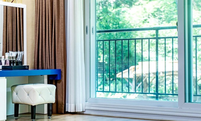 Namwon House | Family-Friendly Namwon Hanjeungwonstay Pension with Kitchen