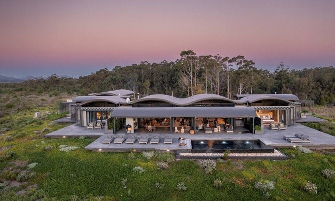 Stanford Villa | Exclusive Retreat by the Water in Fynbos Wilderness