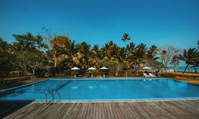 Saphli Resort | Relax at Nana Beach Hotel & Resort with Oceanfront Views