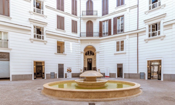 Naples City Centre House | Explore Nana Inn Palazzo Nana' - Pet-Friendly Getaway!