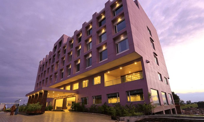 Dewas Hotel | Top-Rated Nandan Kanan-M Square Hotels with Pool & Dining