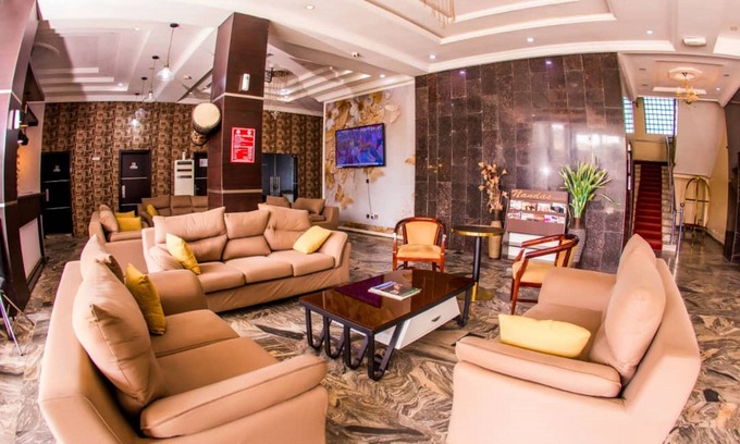 Sagamu Hotel | Discover Nandas Hotel: Family-Friendly with Pool & Dining