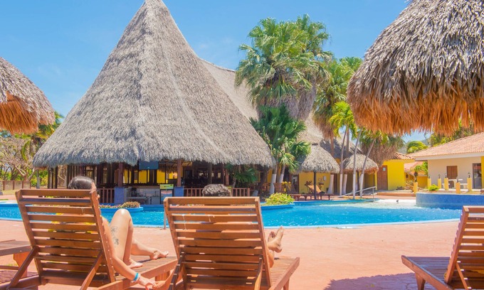 La Cruz Hotel | Relax at Nandel Beach Resort with Pool and Ocean Views