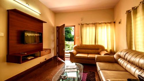 Vyalikaval HBCS Layout Apartment | Budget-Friendly Nandu Hospitality Apartments - Aashiyana